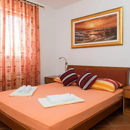 Oceanus Bed and Breakfast 4*